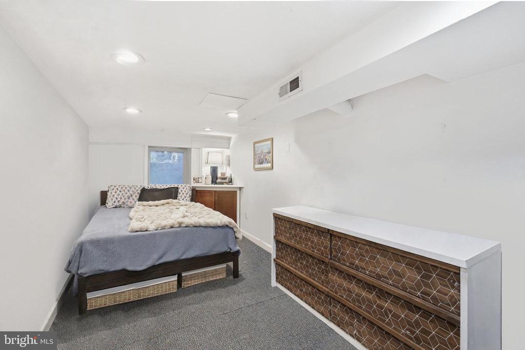 1312 ROBINSON PLACE