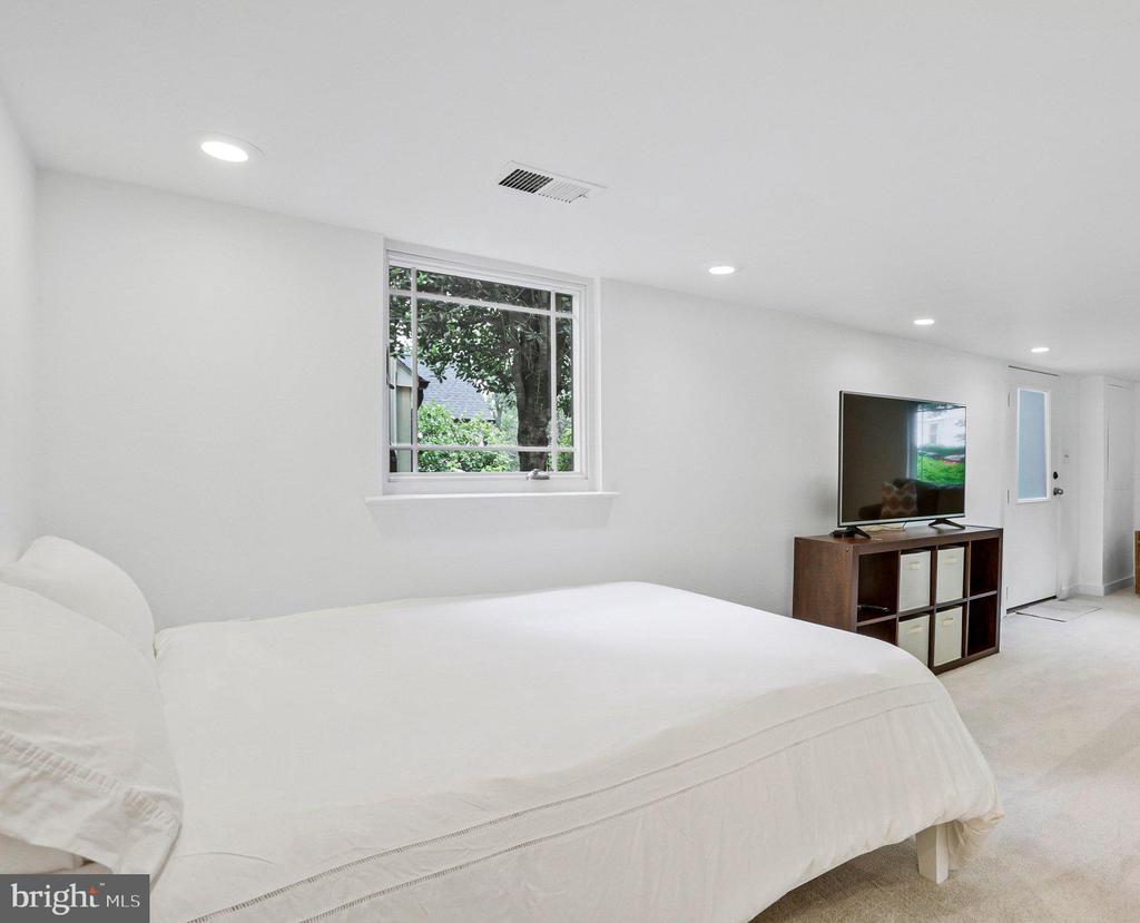 415 POPLAR DRIVE