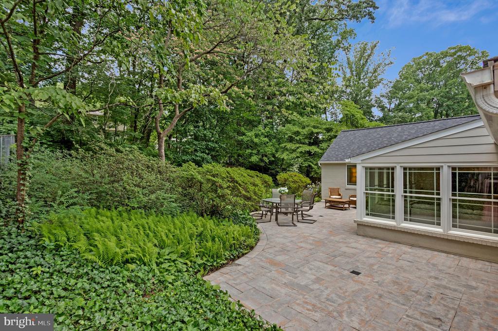 415 POPLAR DRIVE