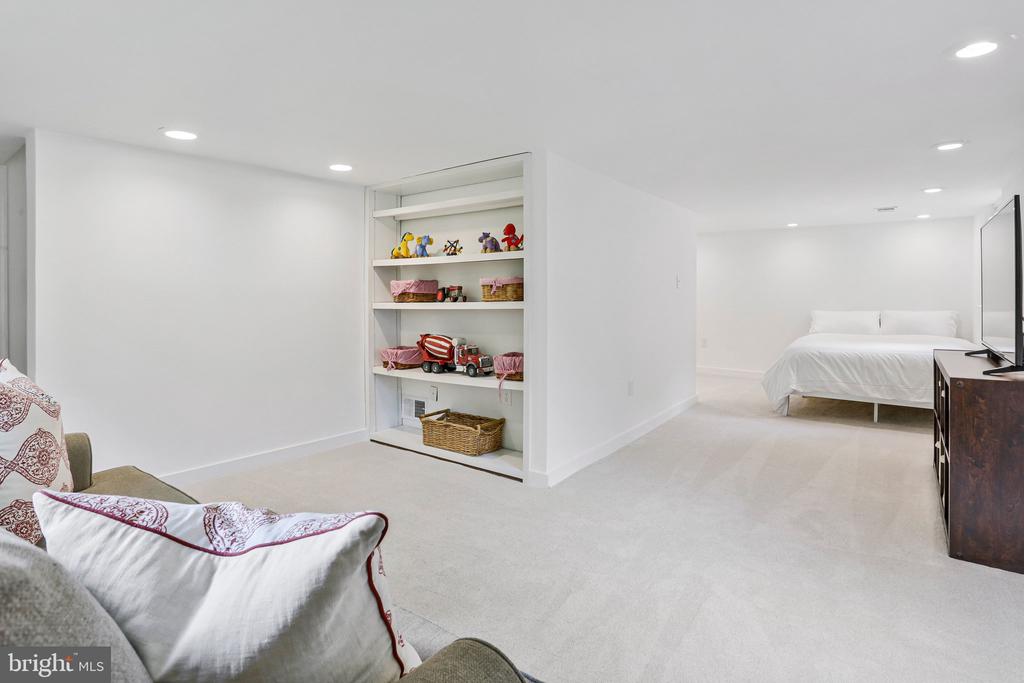415 POPLAR DRIVE