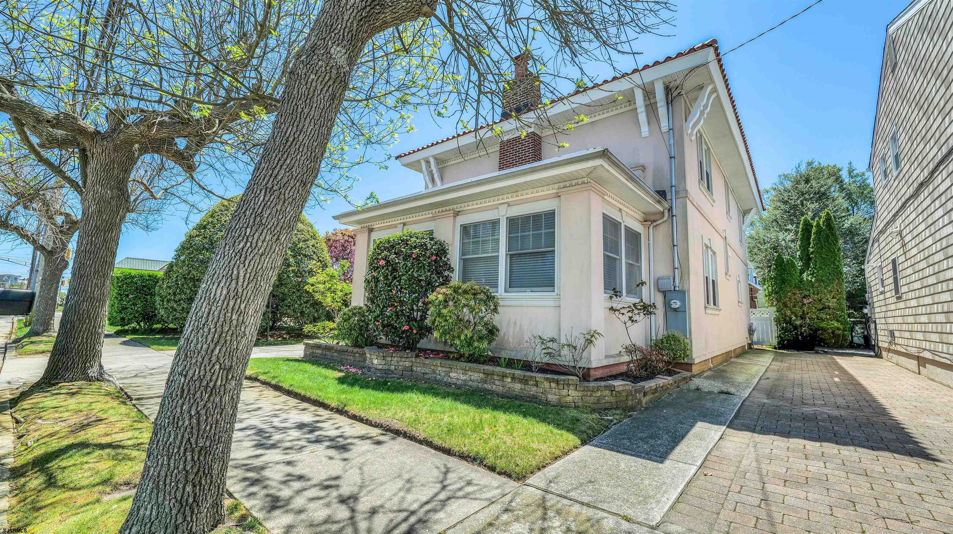 4 N Lancaster Ave