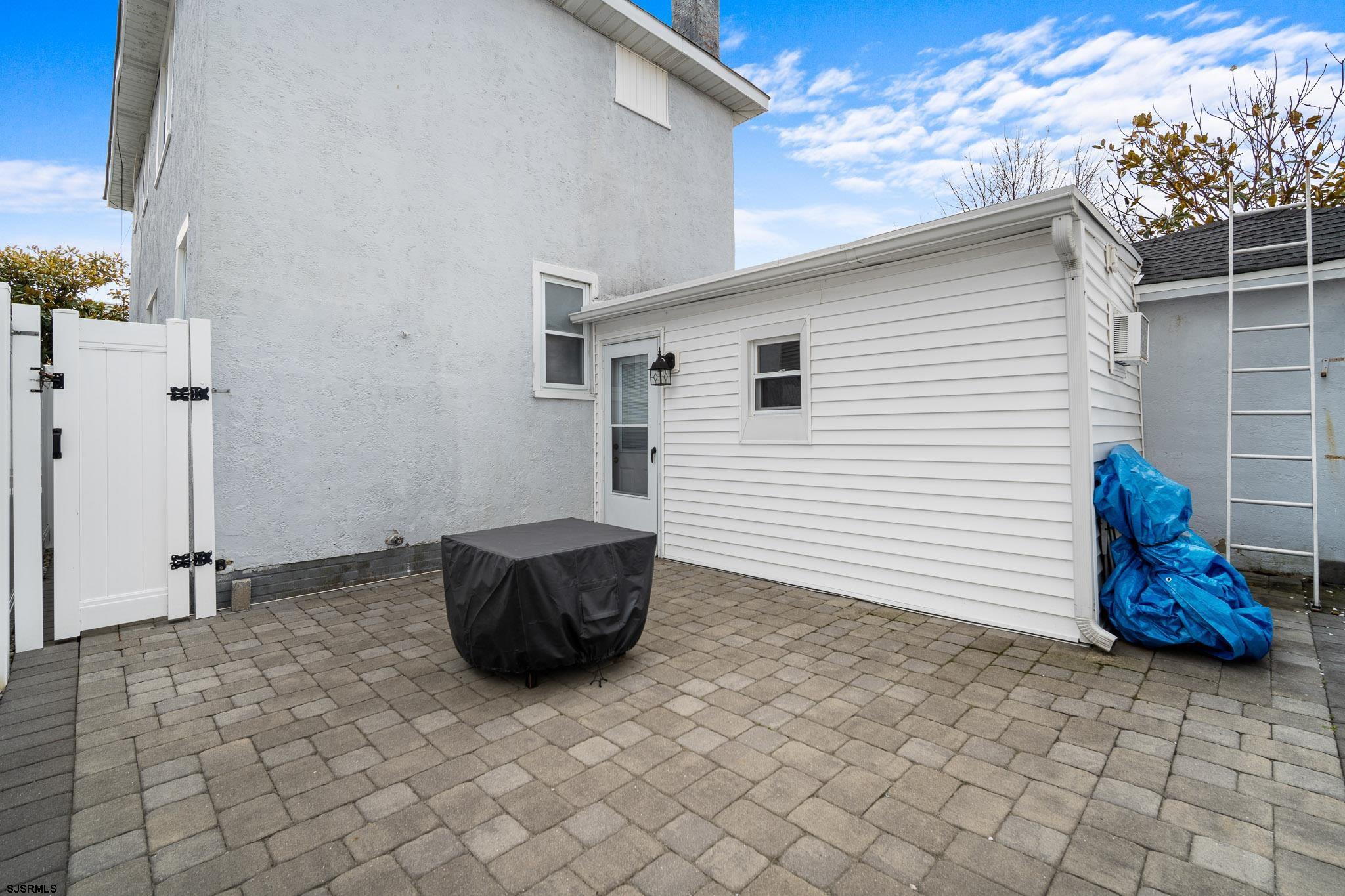 6303 Monmouth Ave