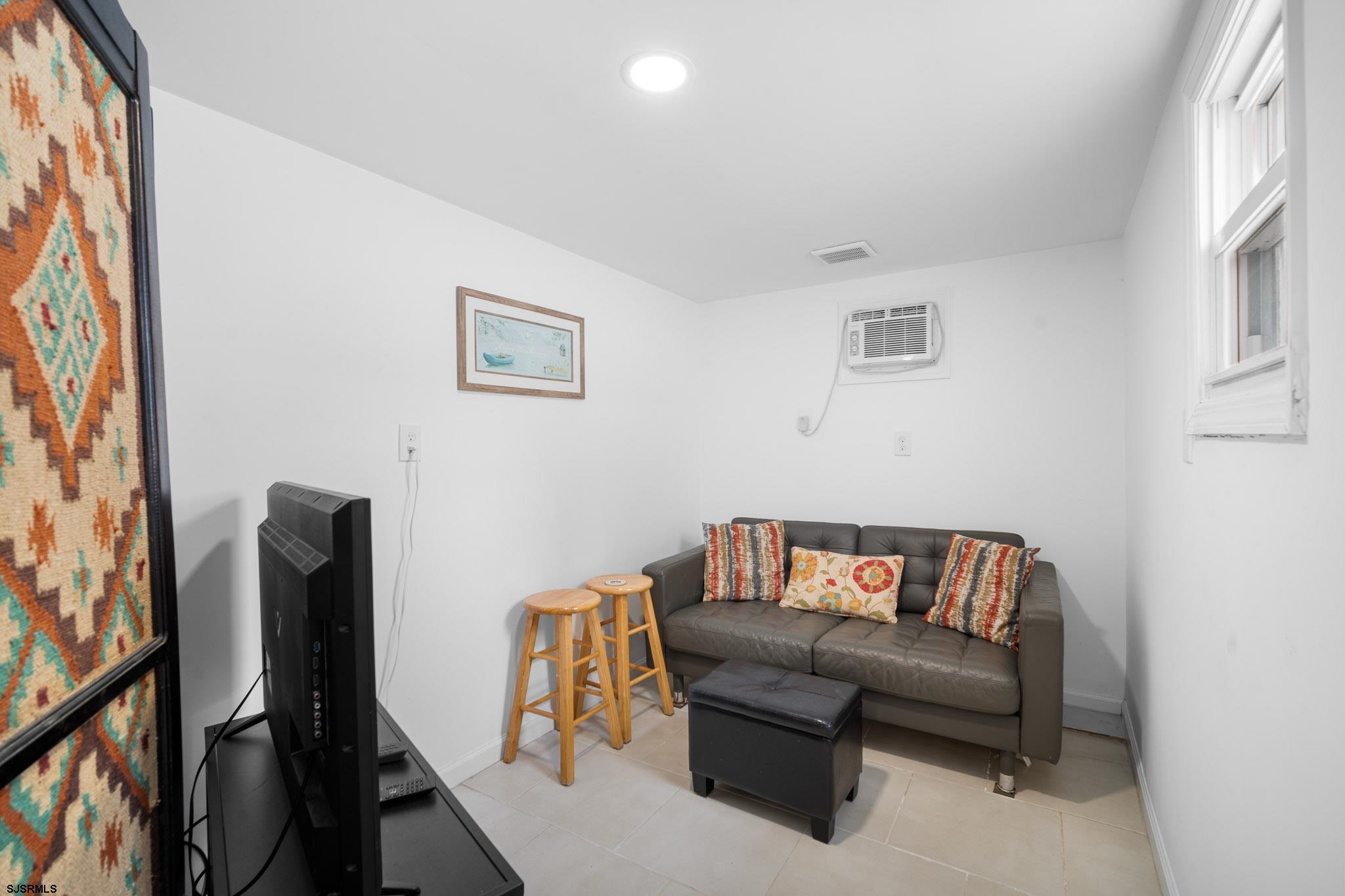 6303 Monmouth Ave