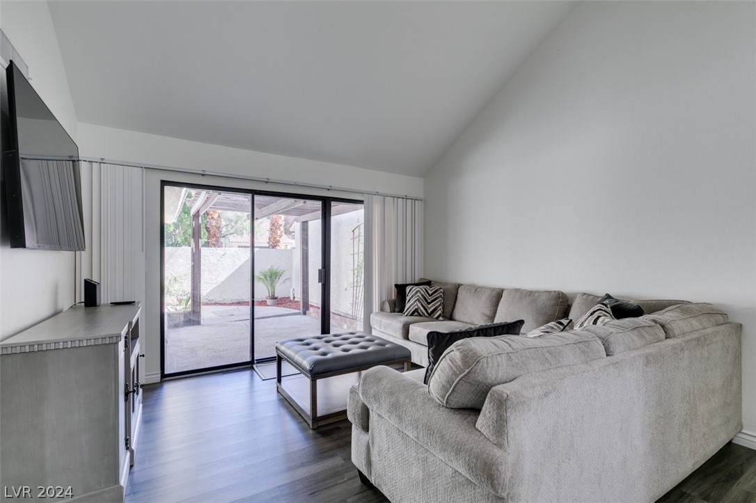 2809 Glendevon Circle -