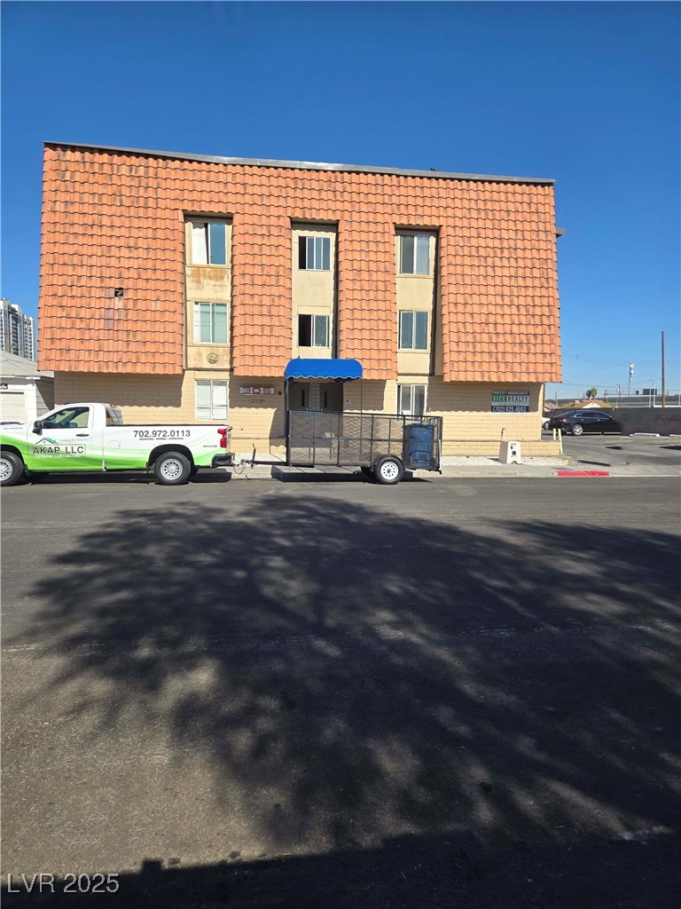 305 North 10th Street 28