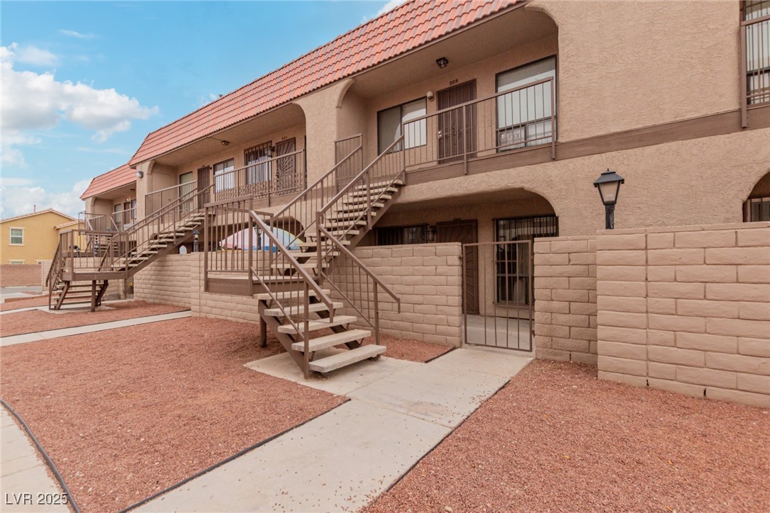 4300 North Lamont Street 209