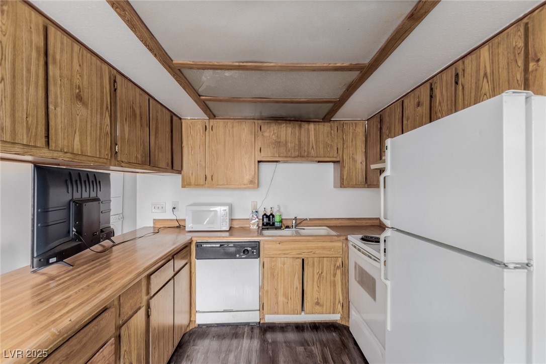 4300 North Lamont Street 209