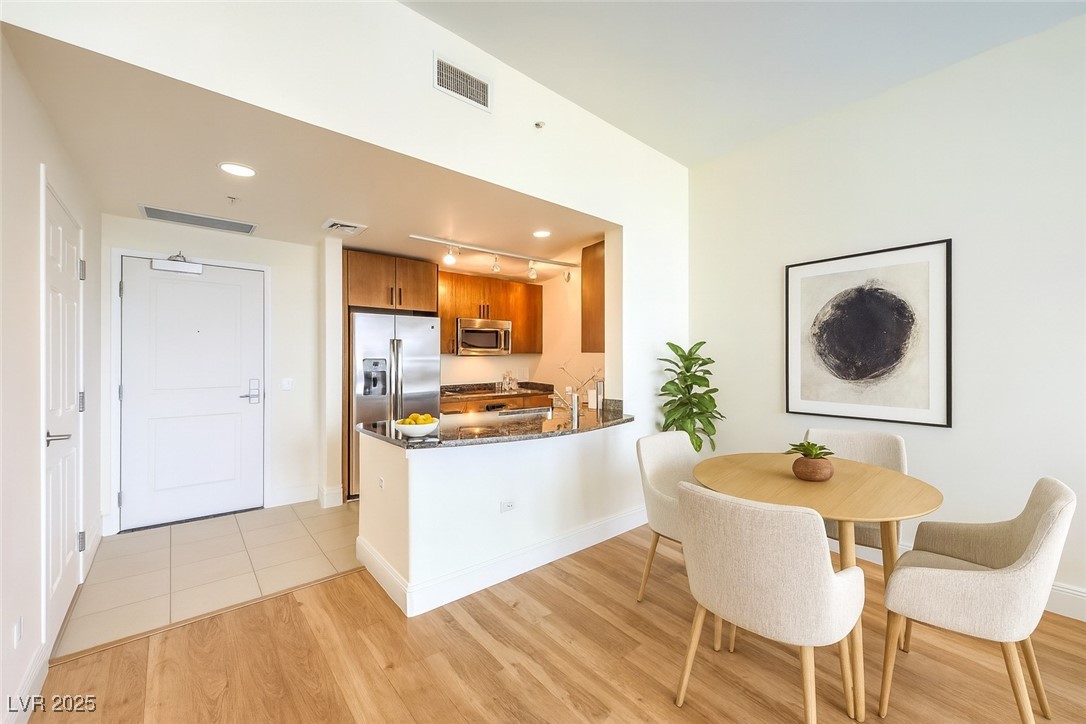 200 West Sahara Avenue 3802