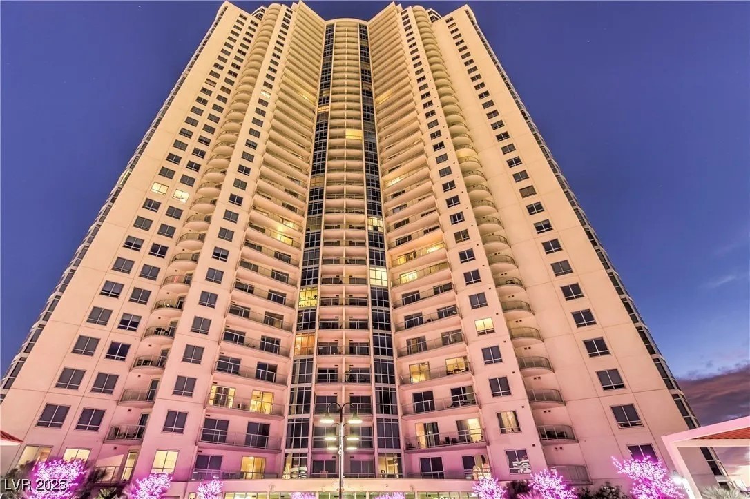 200 West Sahara Avenue 3802
