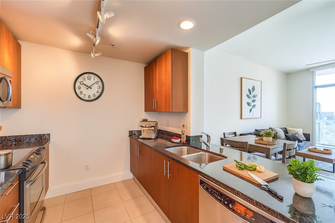 200 West Sahara Avenue 3802