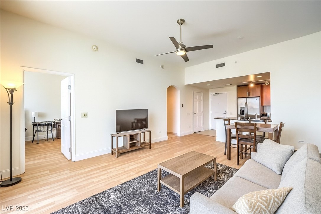 200 West Sahara Avenue 3802