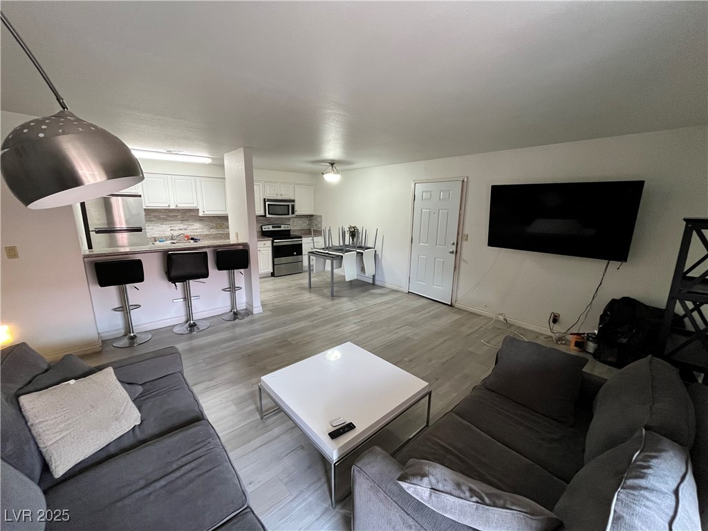 4961 River Glen Drive 28