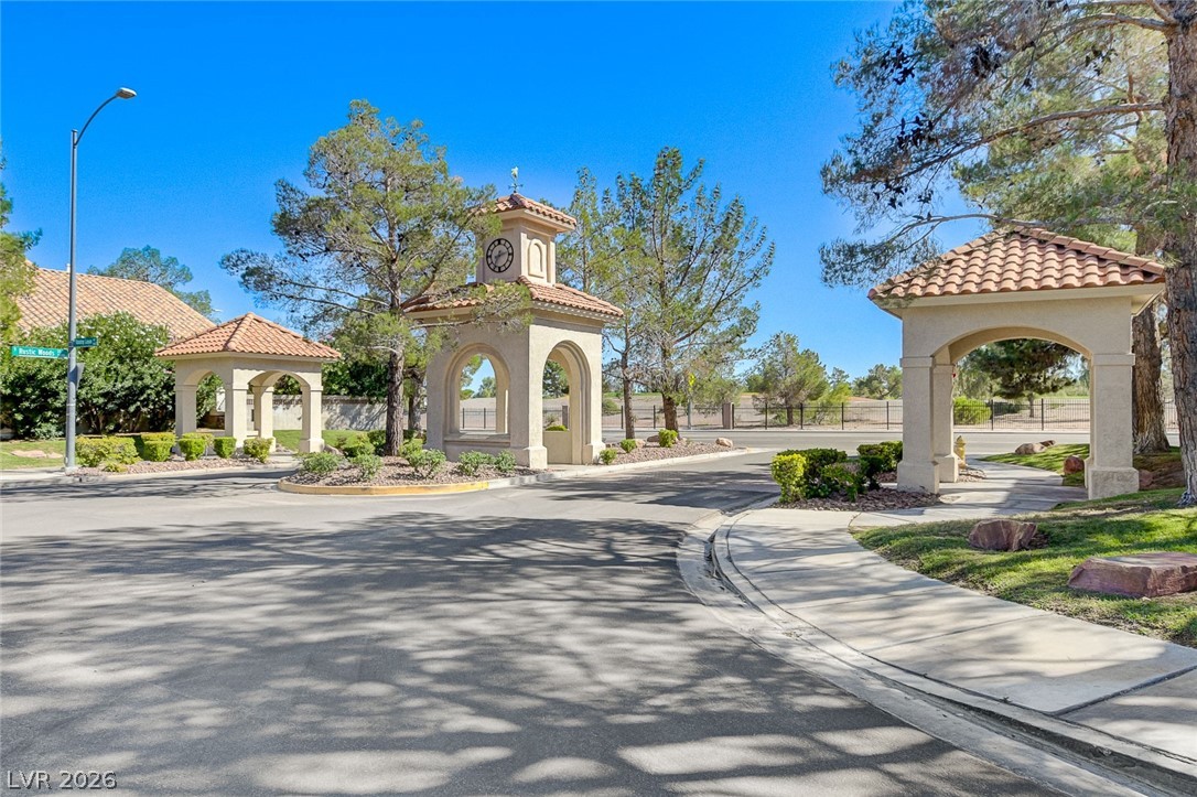 8752 Autumn Wreath Avenue