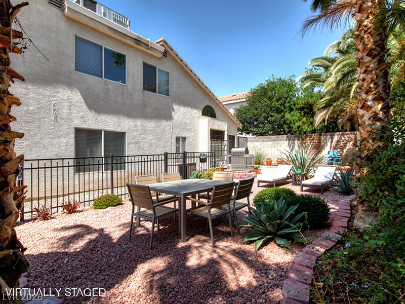 8752 Autumn Wreath Avenue