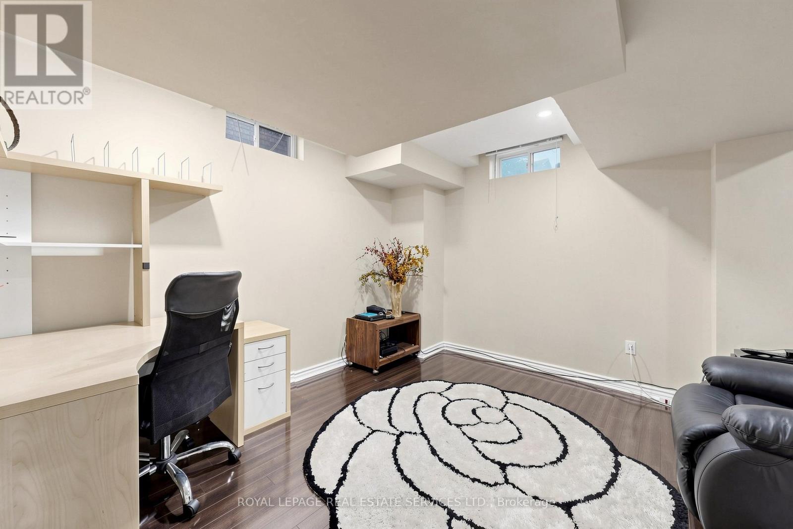 2353 WOODCREST DRIVE