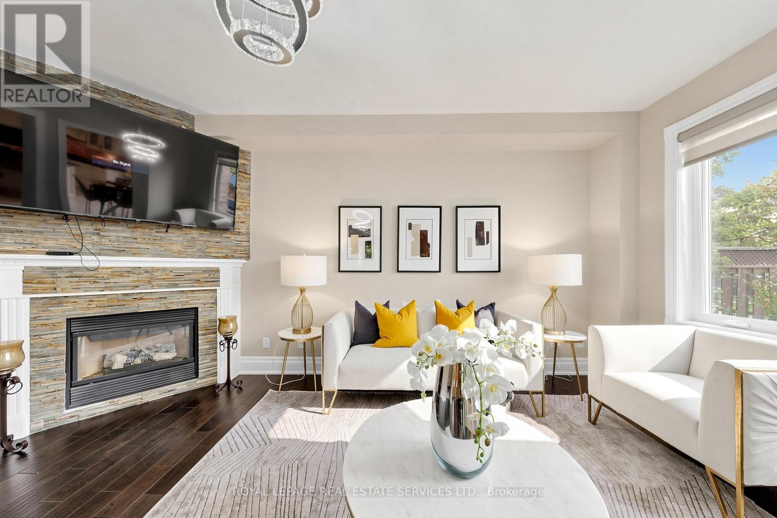 2353 WOODCREST DRIVE