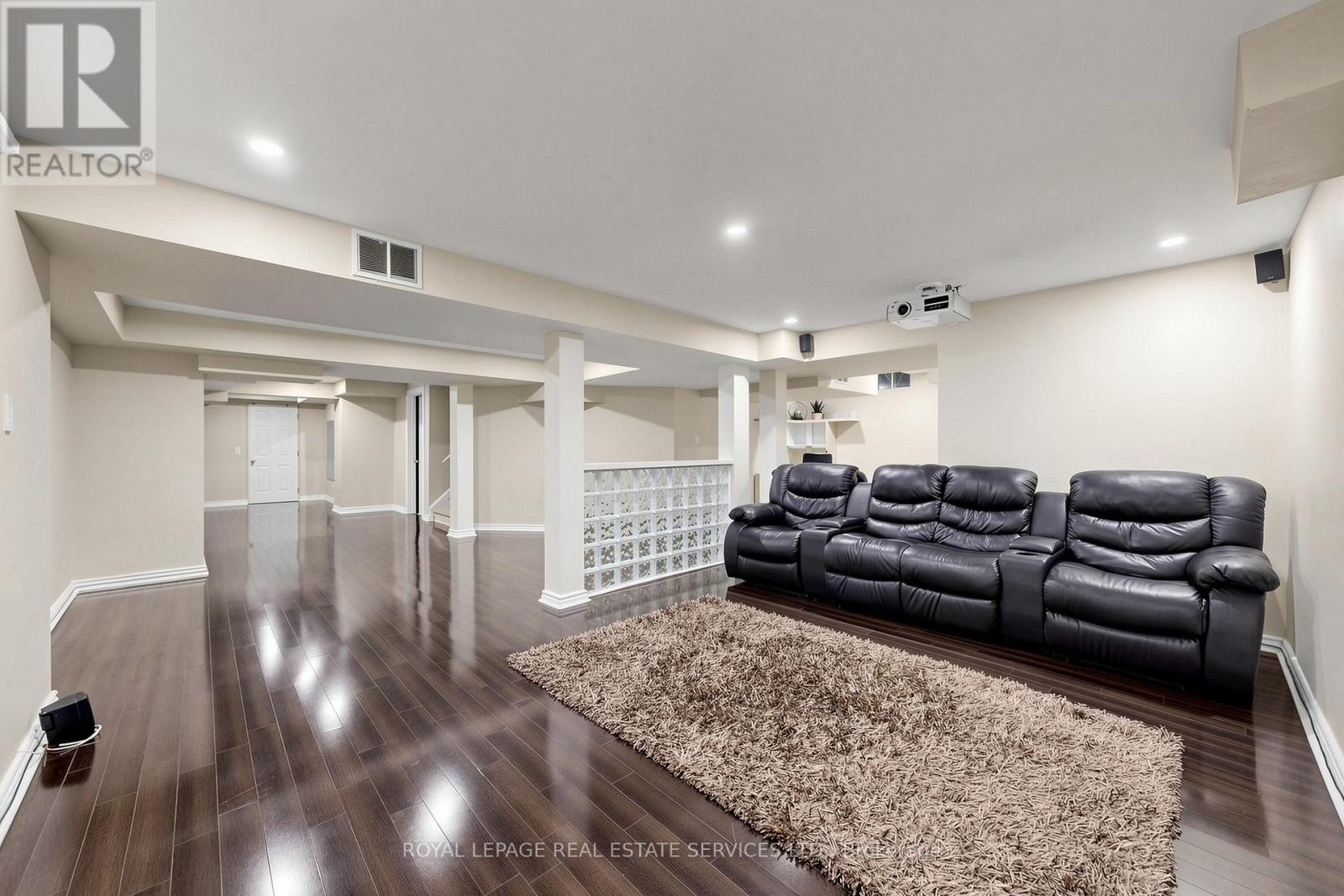 2353 WOODCREST DRIVE
