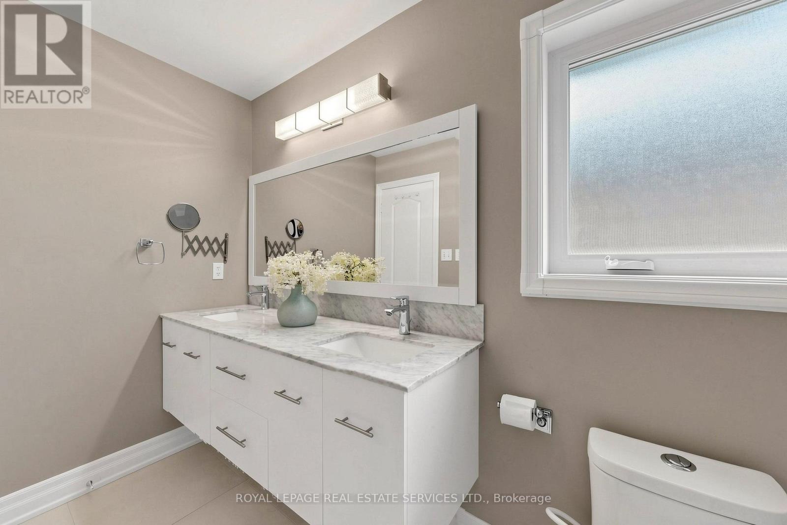 2353 WOODCREST DRIVE