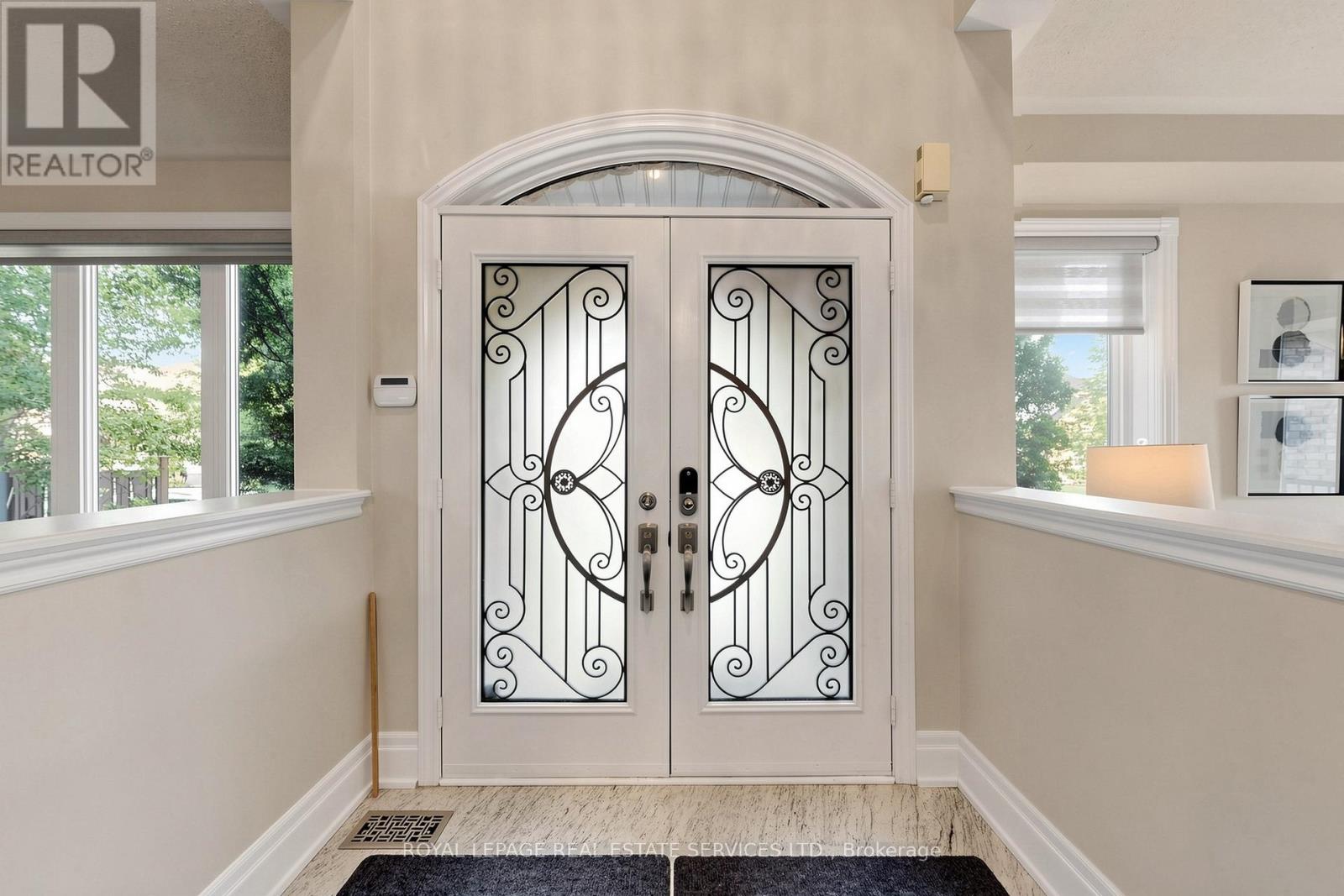 2353 WOODCREST DRIVE