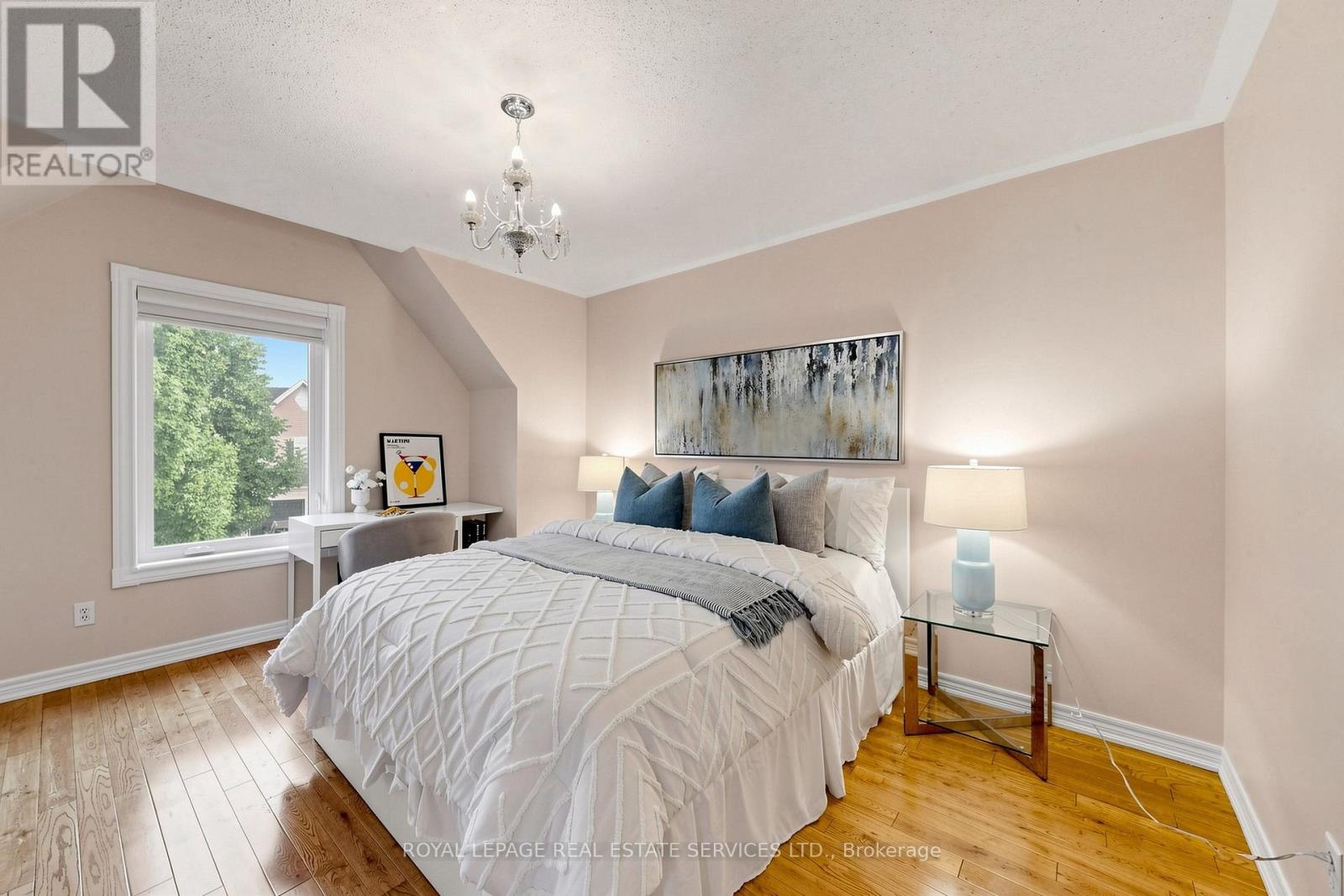 2353 WOODCREST DRIVE