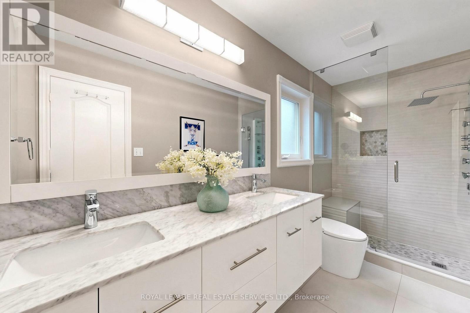 2353 WOODCREST DRIVE
