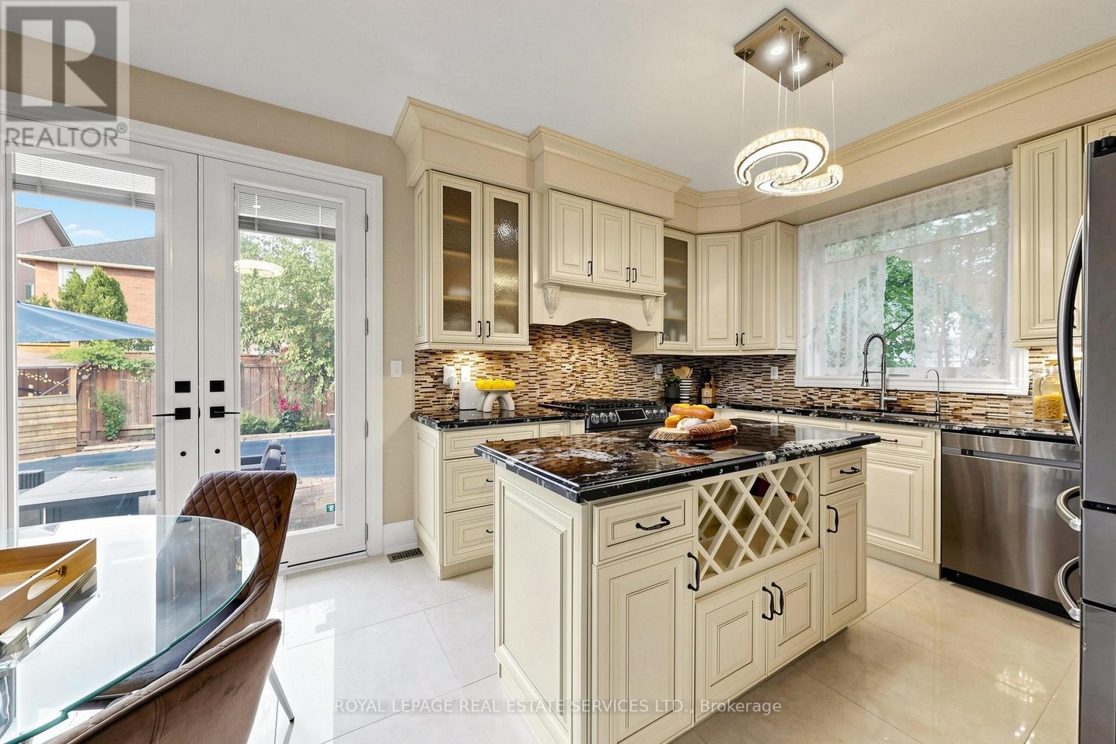 2353 WOODCREST DRIVE
