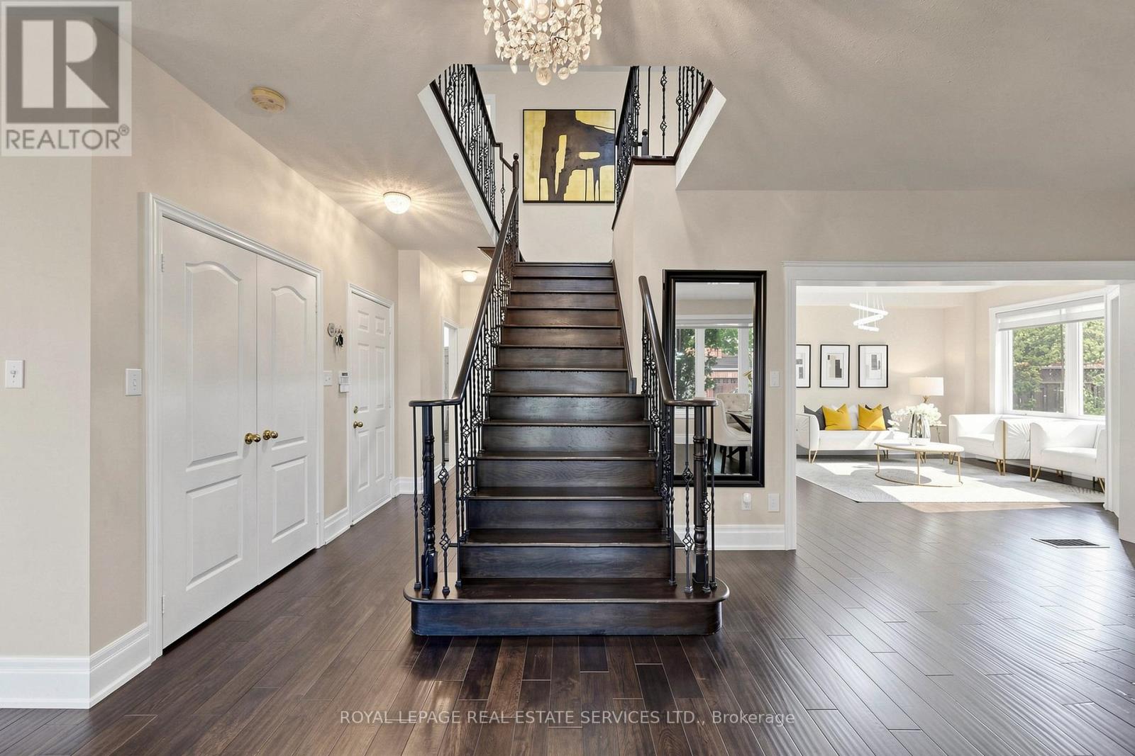 2353 WOODCREST DRIVE