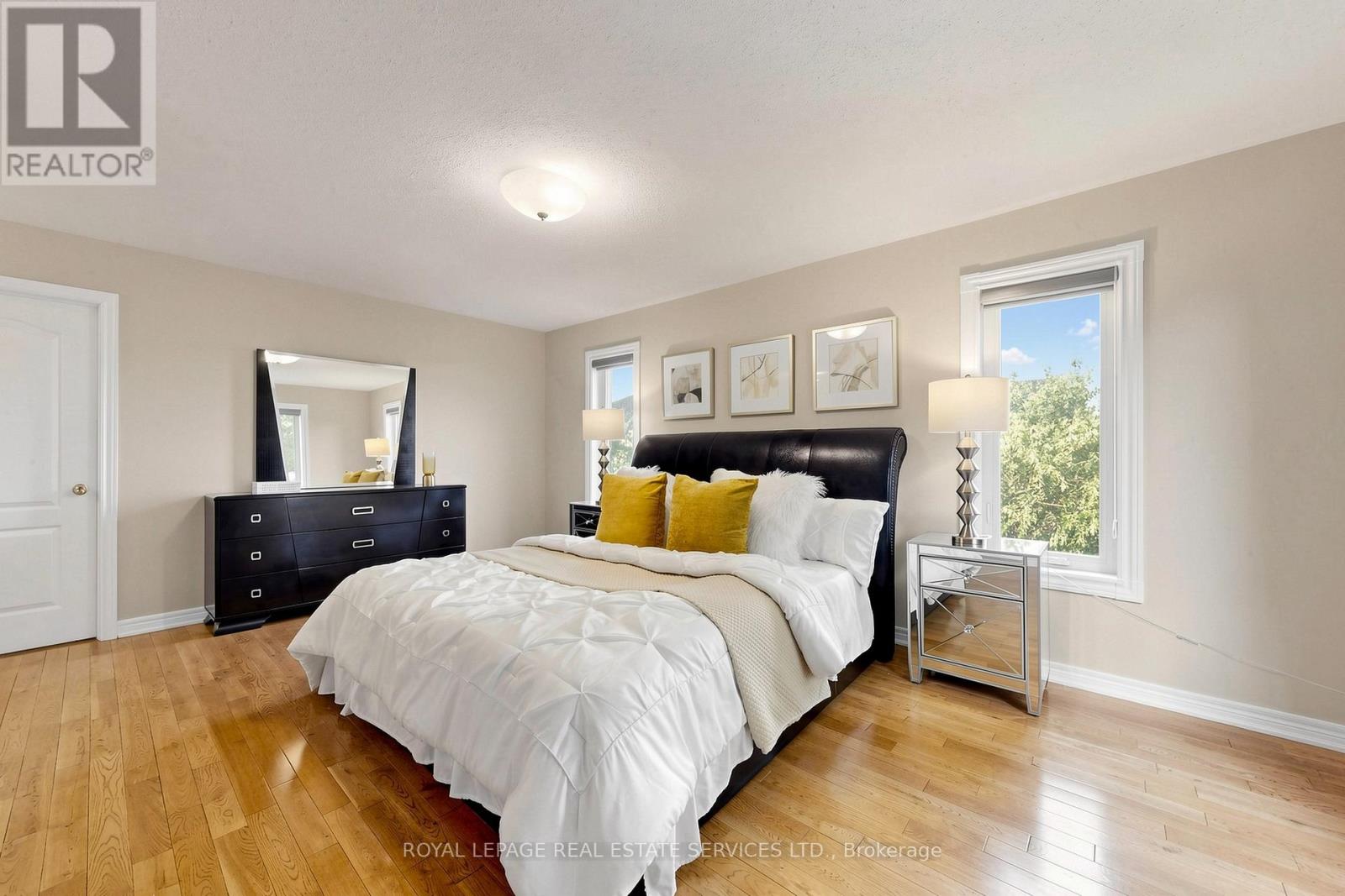 2353 WOODCREST DRIVE