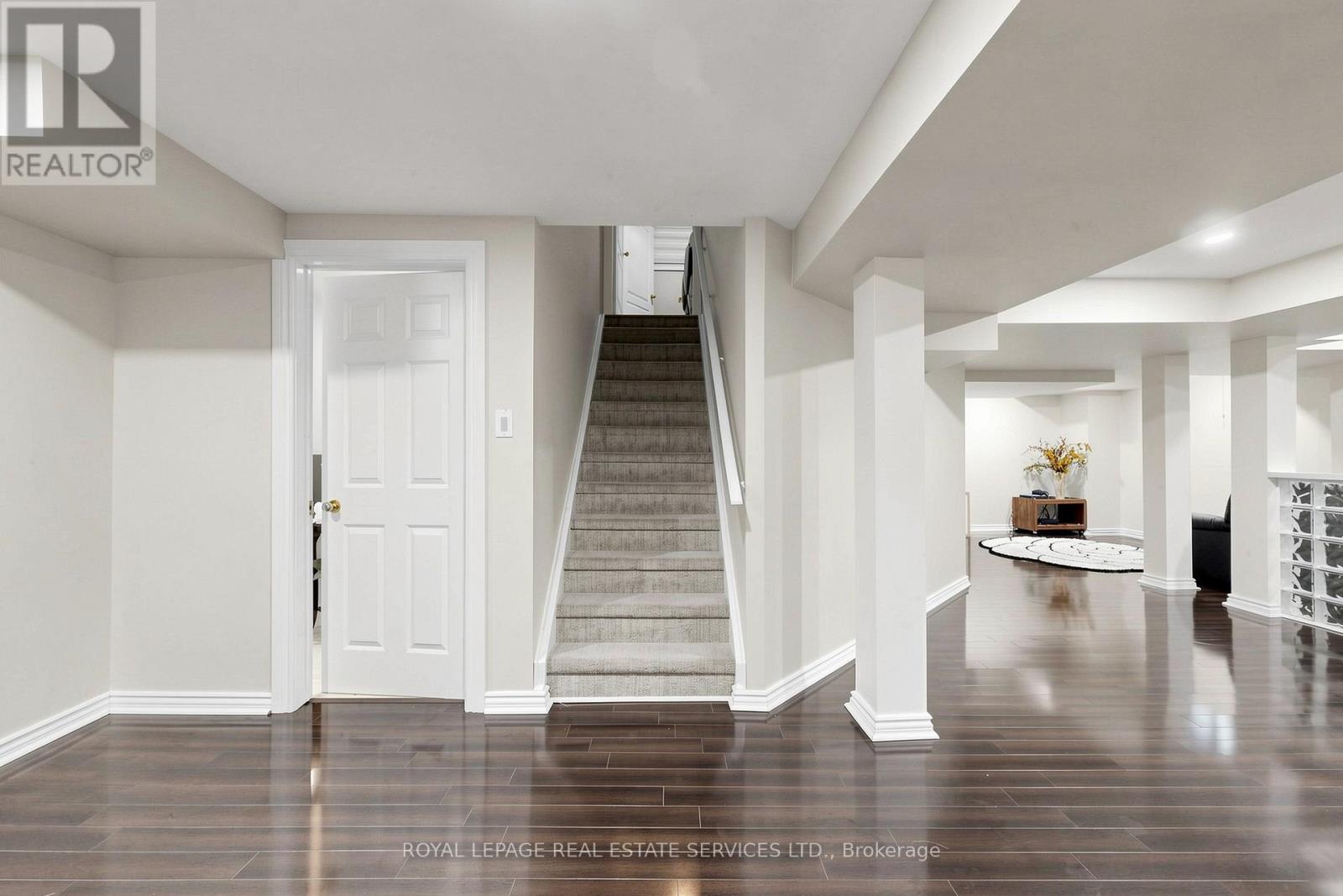 2353 WOODCREST DRIVE