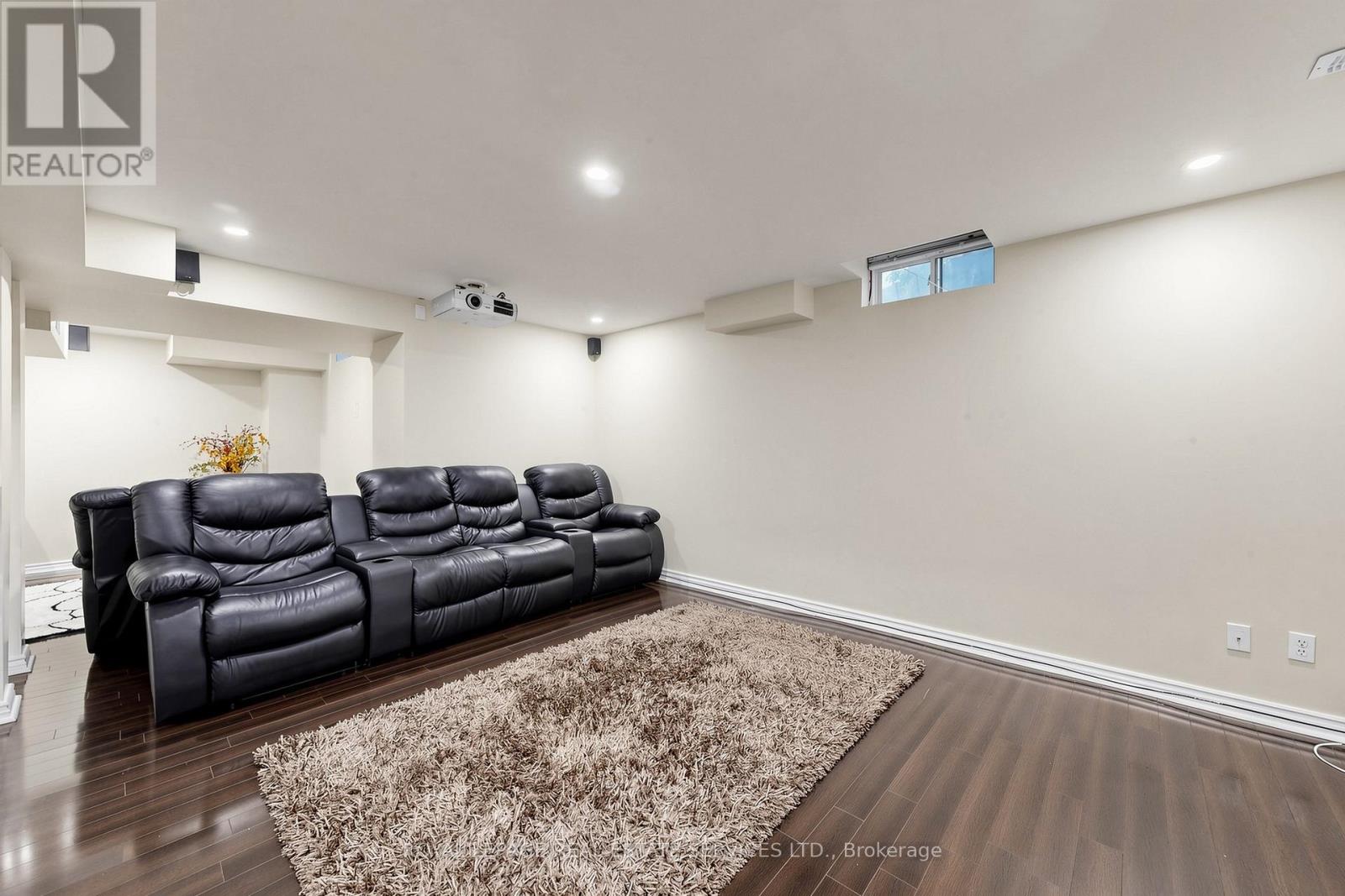 2353 WOODCREST DRIVE