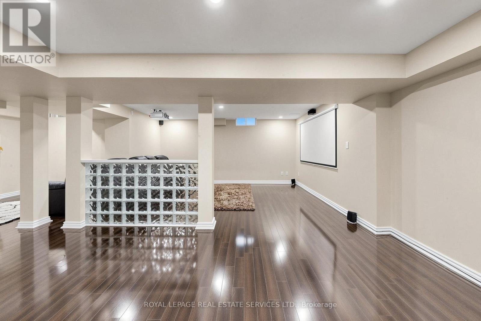 2353 WOODCREST DRIVE