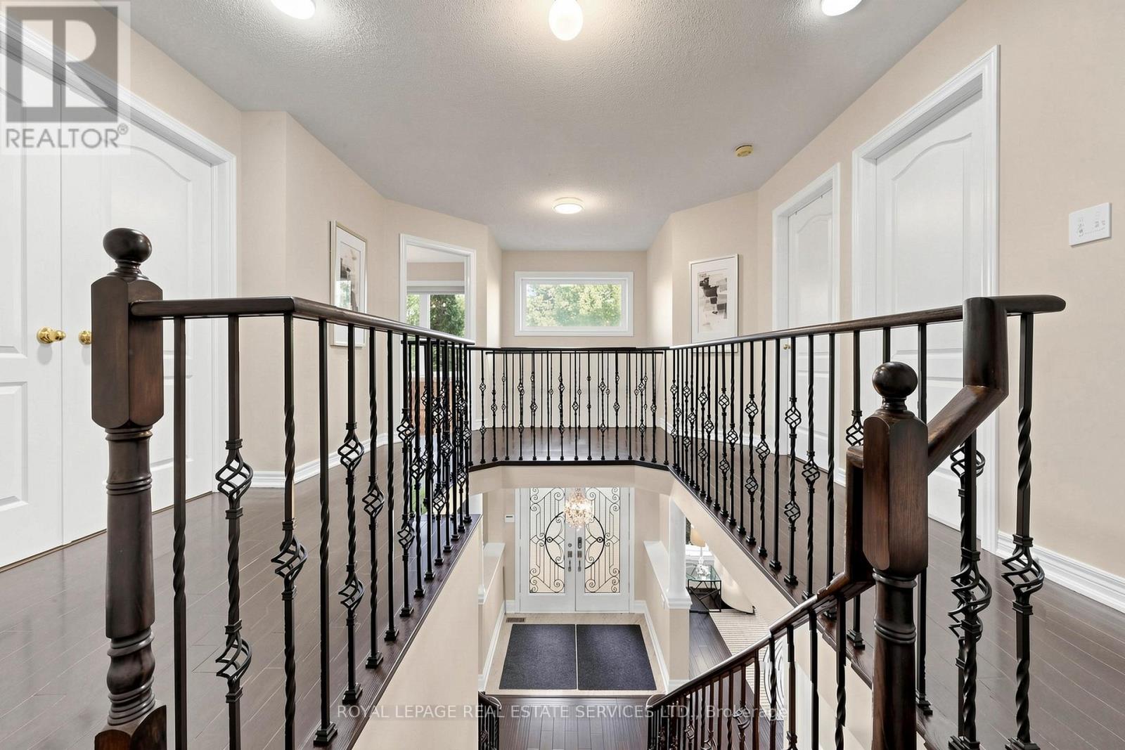 2353 WOODCREST DRIVE