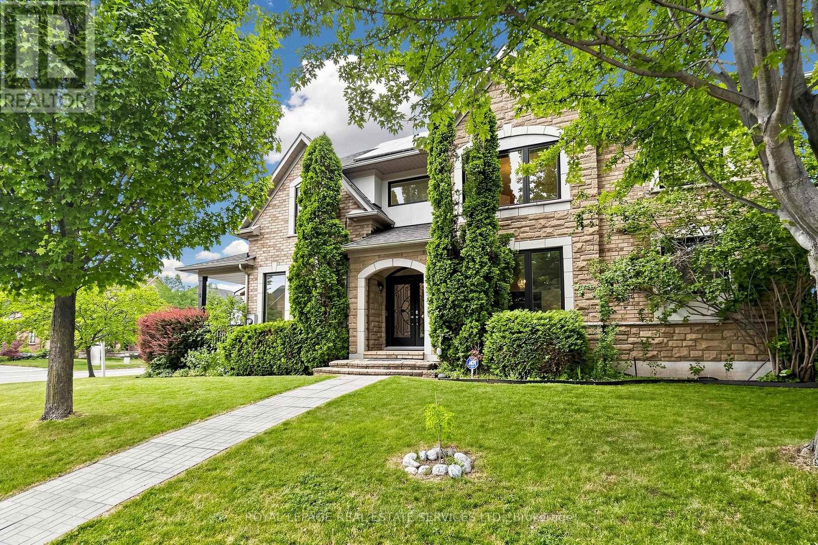 2353 WOODCREST DRIVE