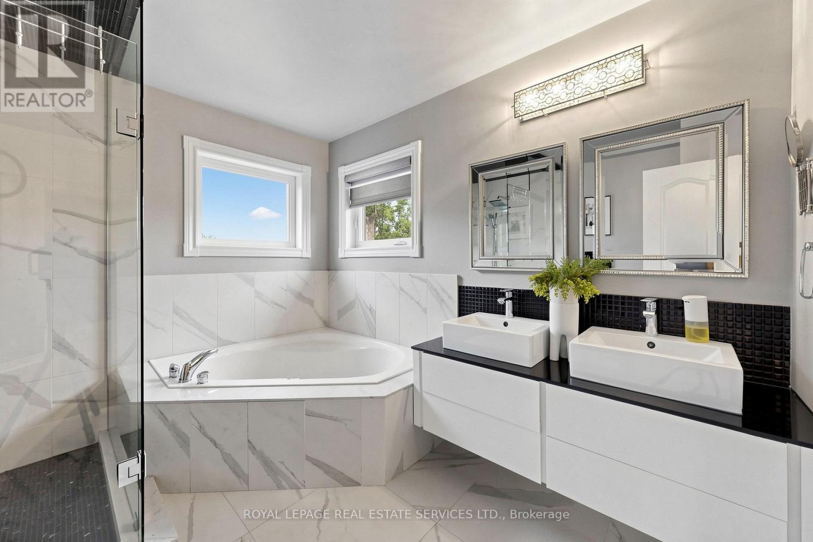 2353 WOODCREST DRIVE