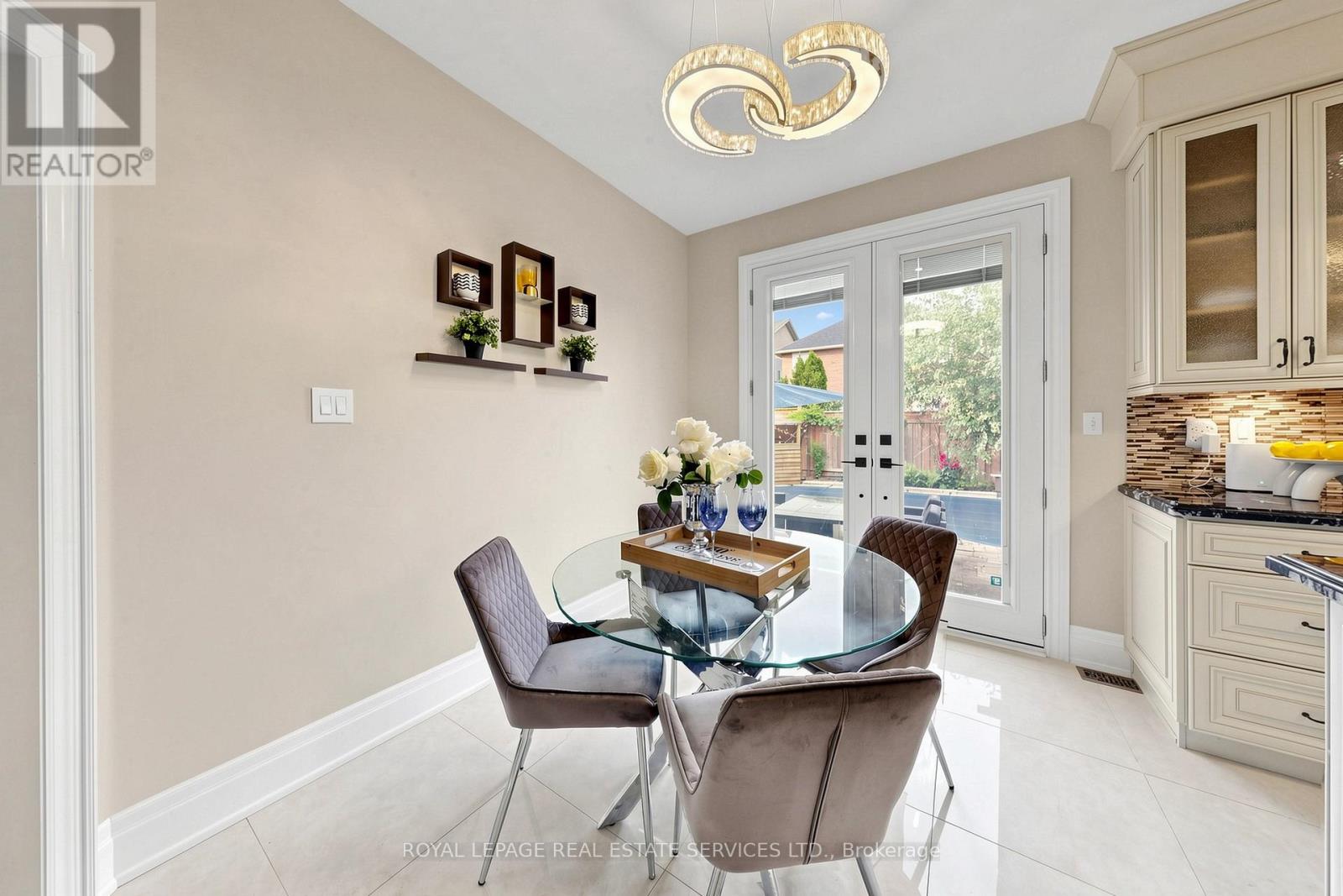 2353 WOODCREST DRIVE