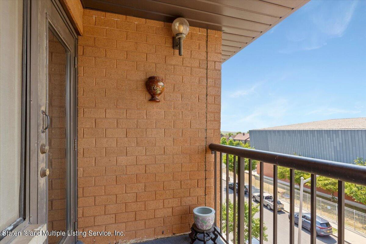 95 Essex Drive, 4e