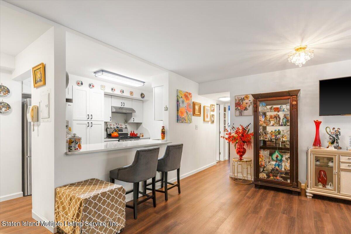 95 Essex Drive, 4e