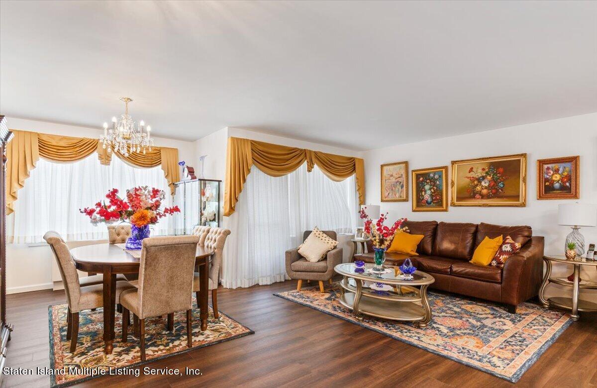 95 Essex Drive, 4e