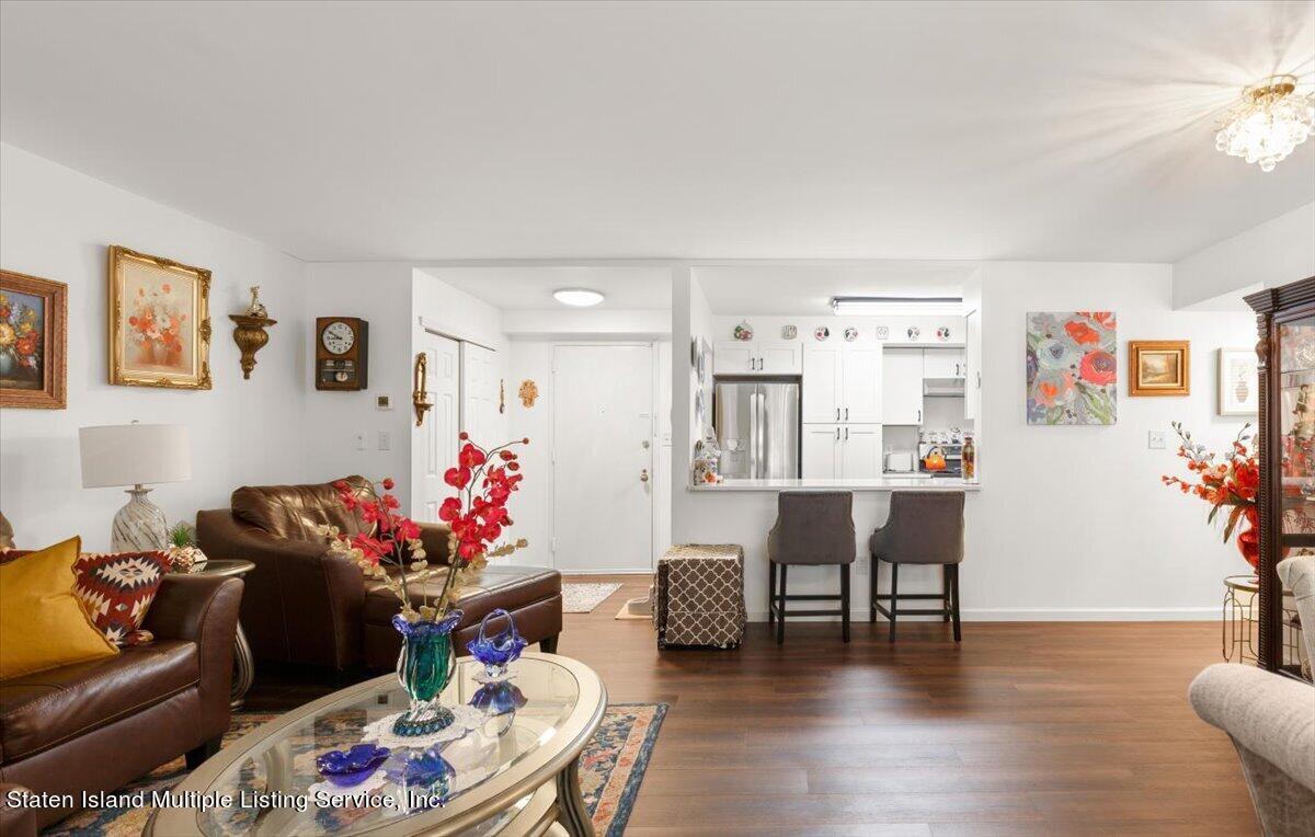 95 Essex Drive, 4e