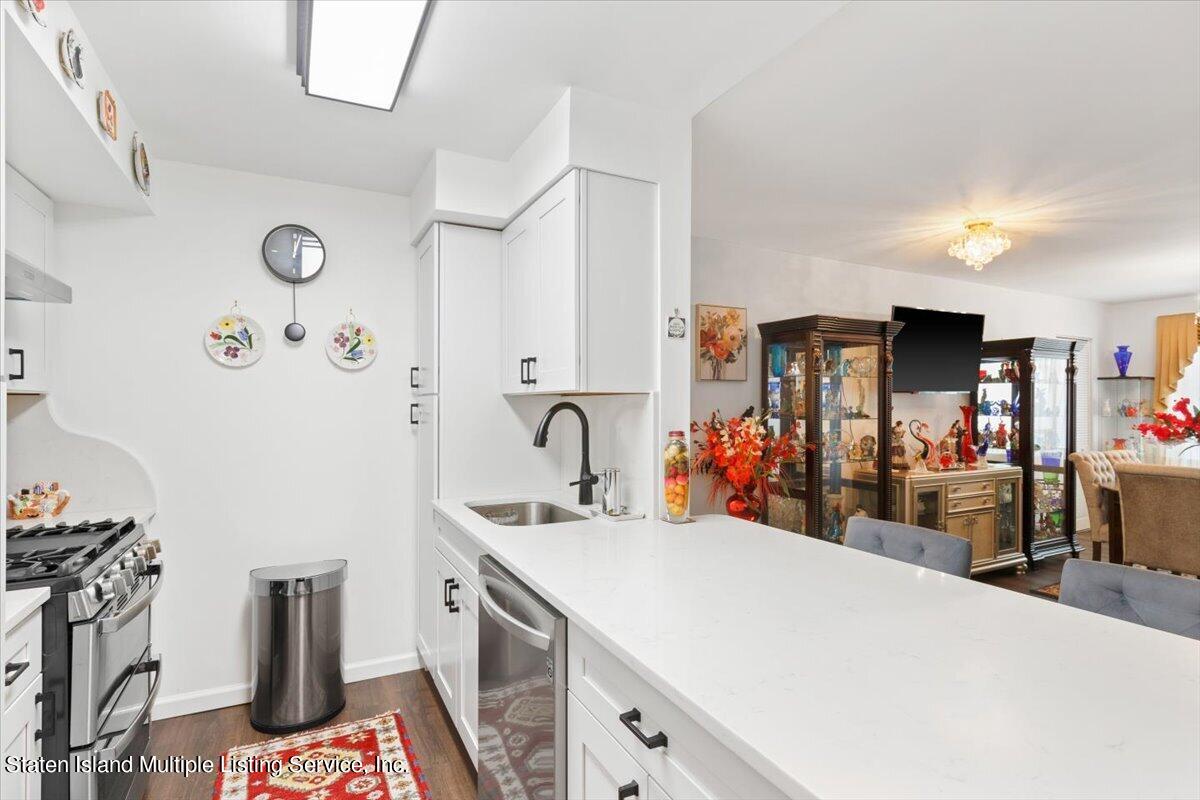 95 Essex Drive, 4e