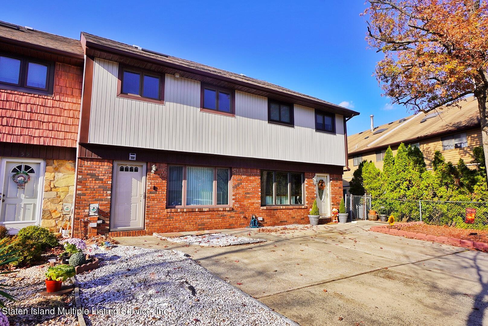 53 Rolling Hill Green
