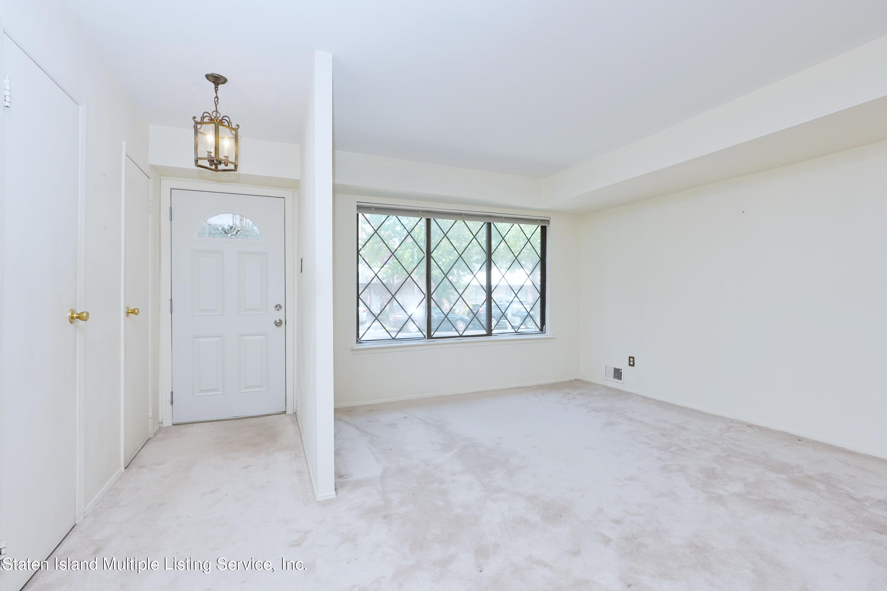 166 Rolling Hill Green