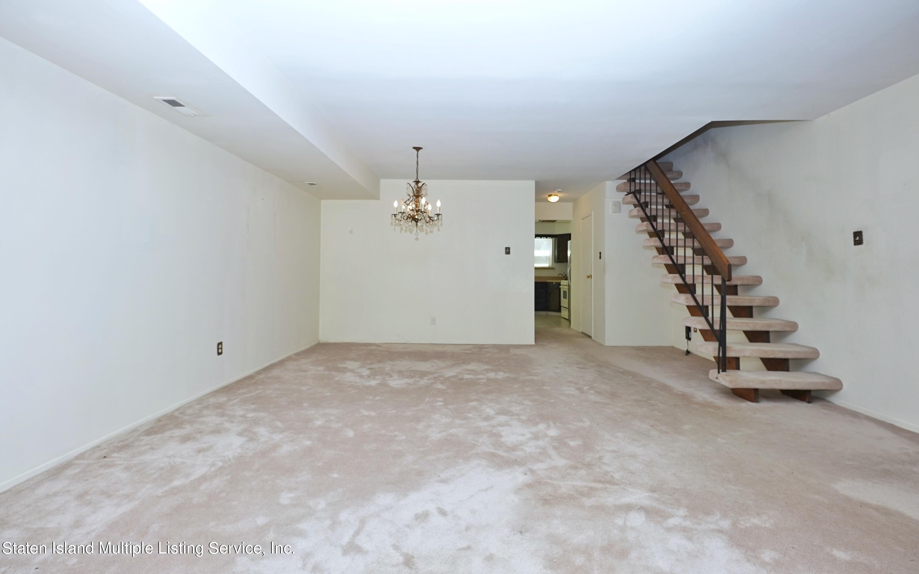 166 Rolling Hill Green