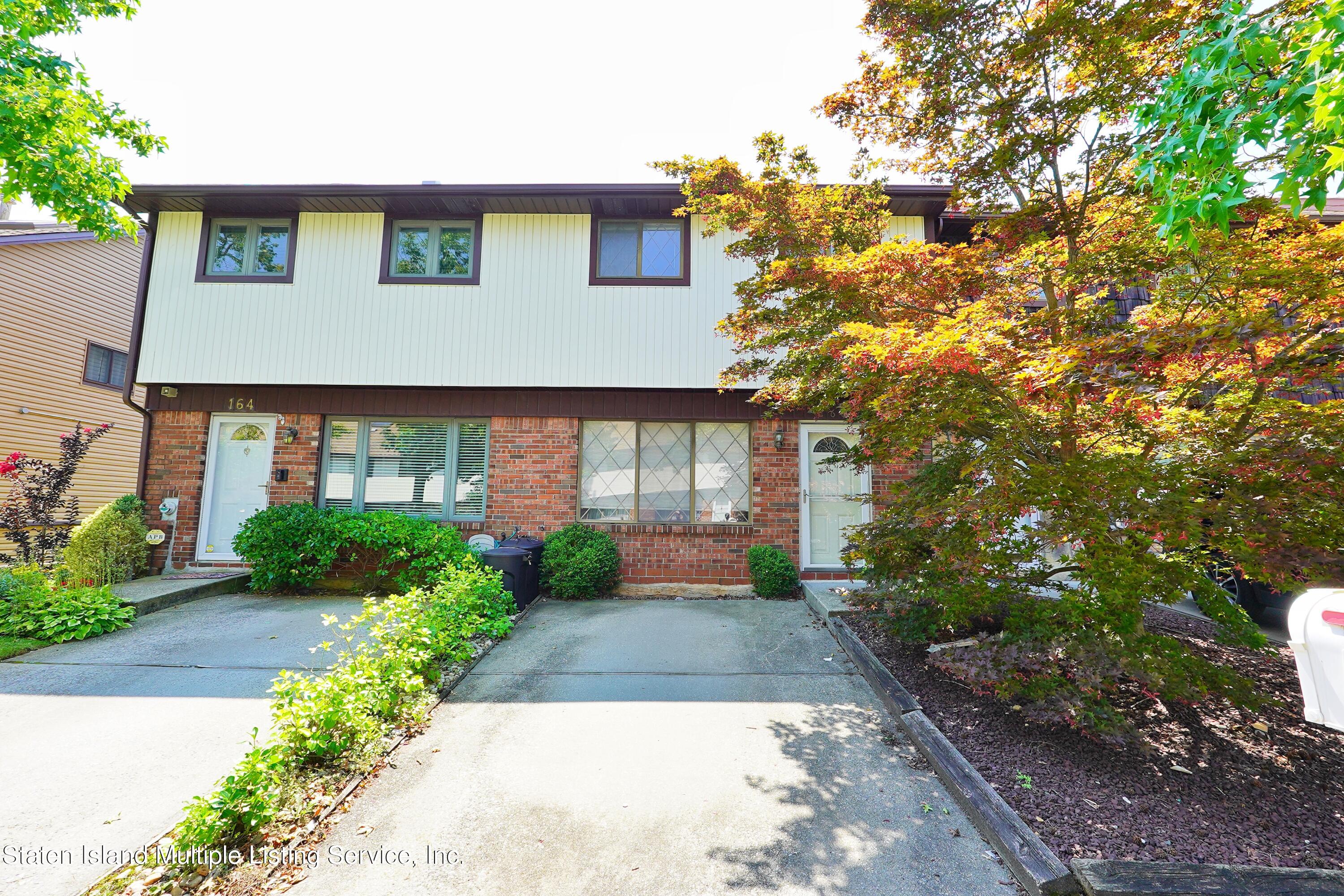 166 Rolling Hill Green