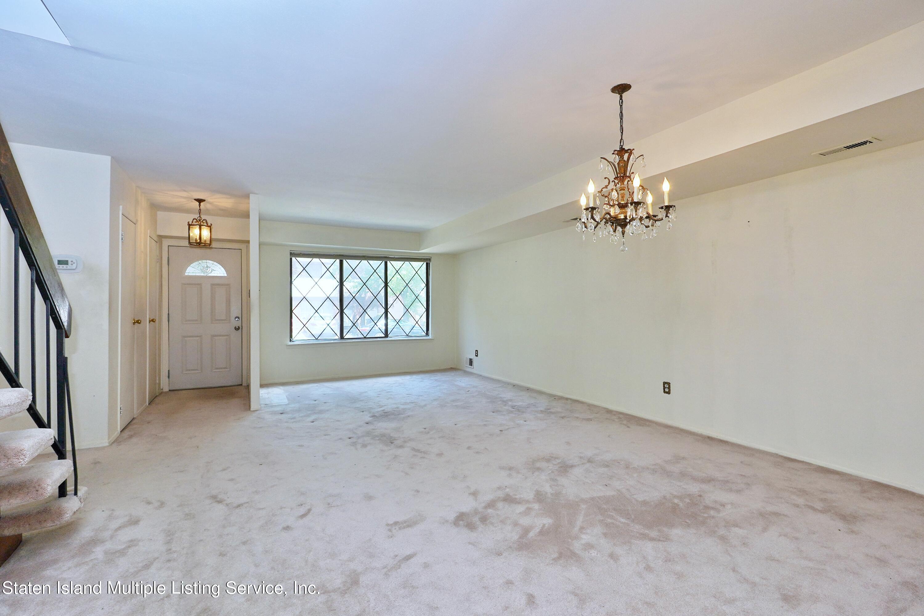 166 Rolling Hill Green