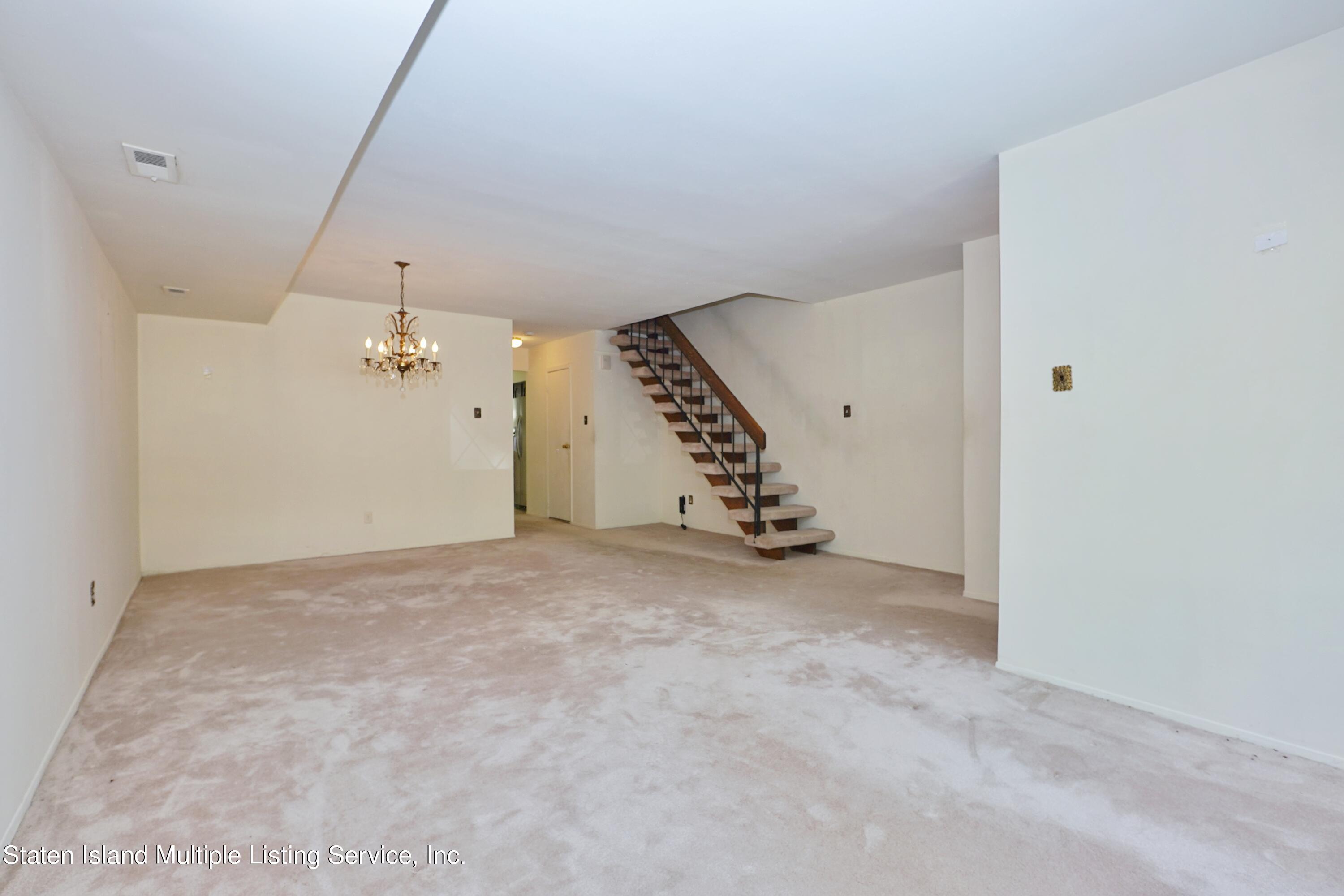 166 Rolling Hill Green