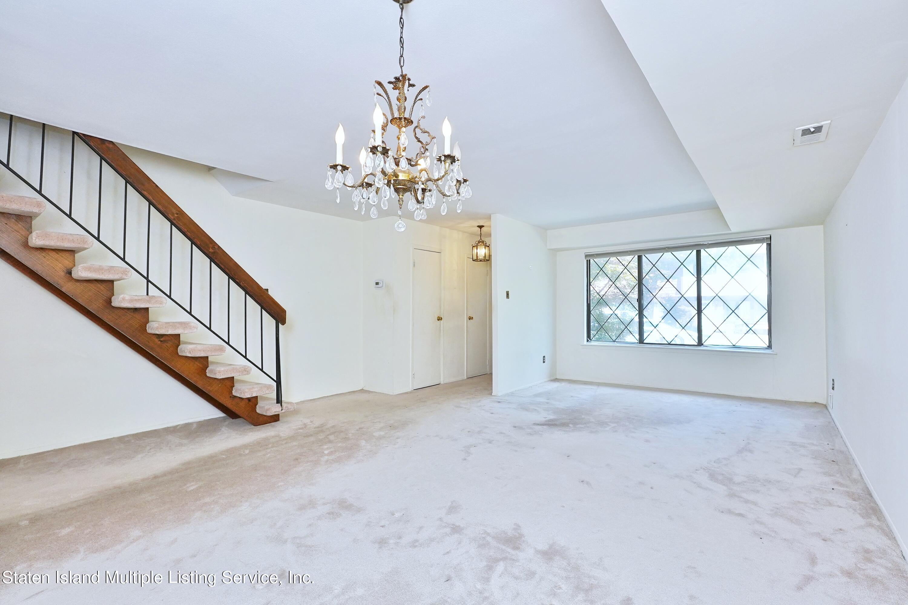 166 Rolling Hill Green