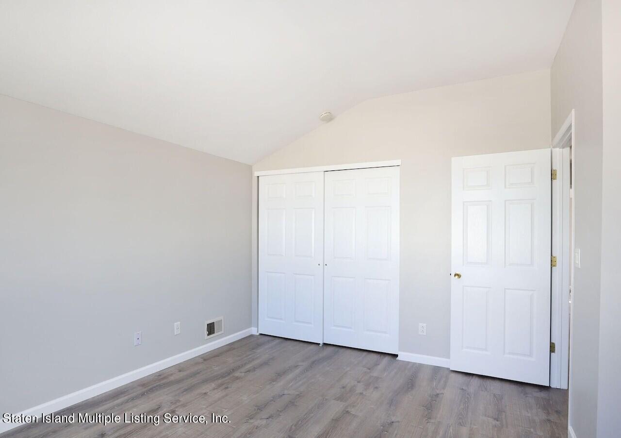 18 Iris Court, 1