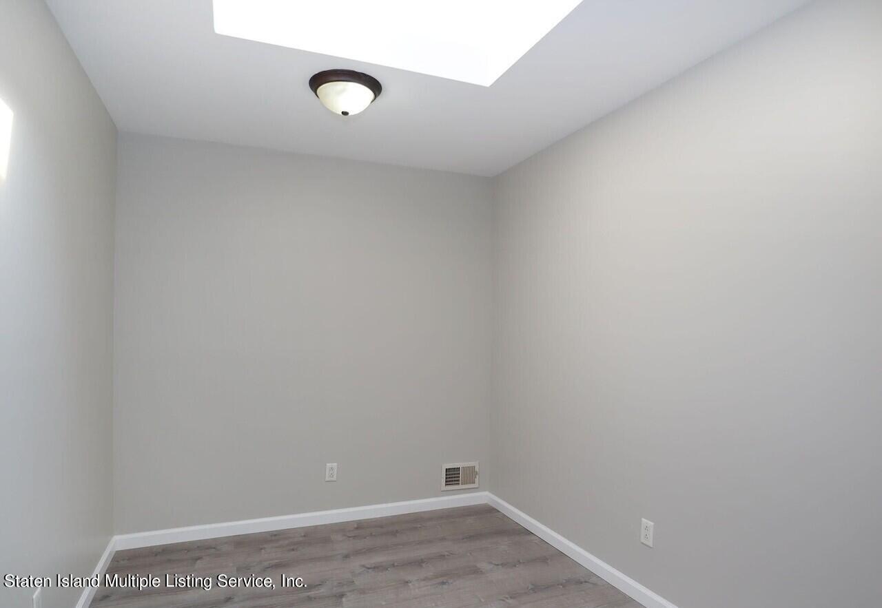 18 Iris Court, 1