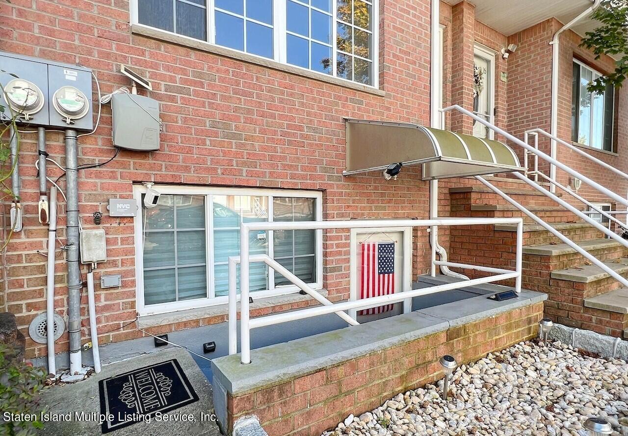 18 Iris Court, 1